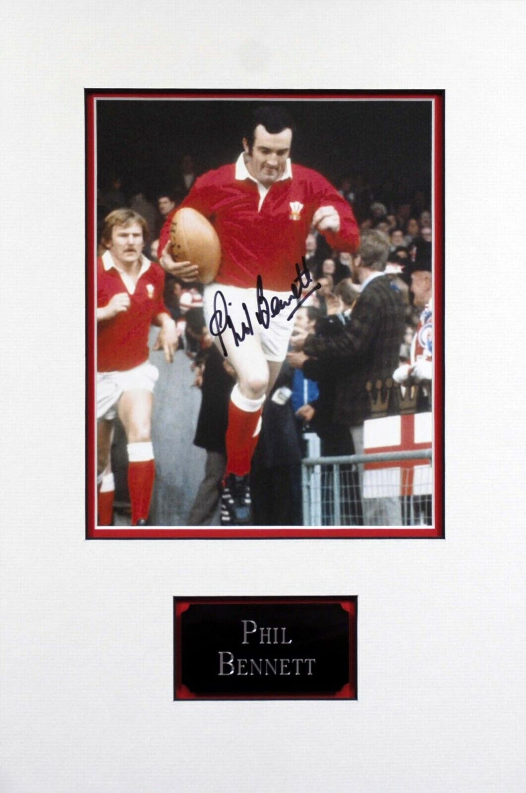 Phil BENNETT Signed & Mounted 10x8 Photo Poster painting AFTAL COA Wales WELSH Rugby Legend