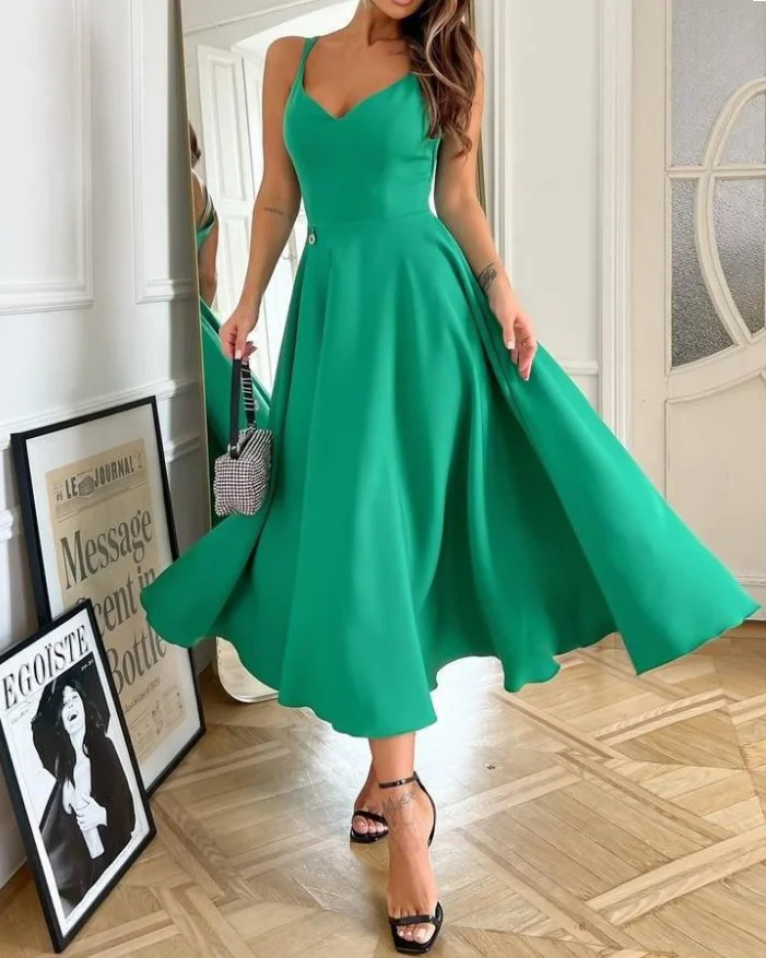 sleeveless solid color dress