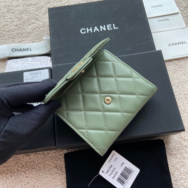 CHANEL 绿色细球纹金色钢唛A82288