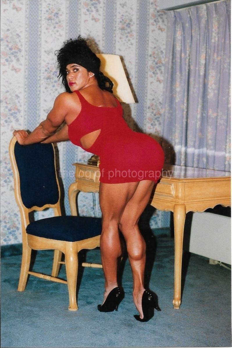 MUSCLE WOMAN 80's 90's FOUND Photo Poster painting Color FEMALE BODYBUILDER Original EN 17 5 G