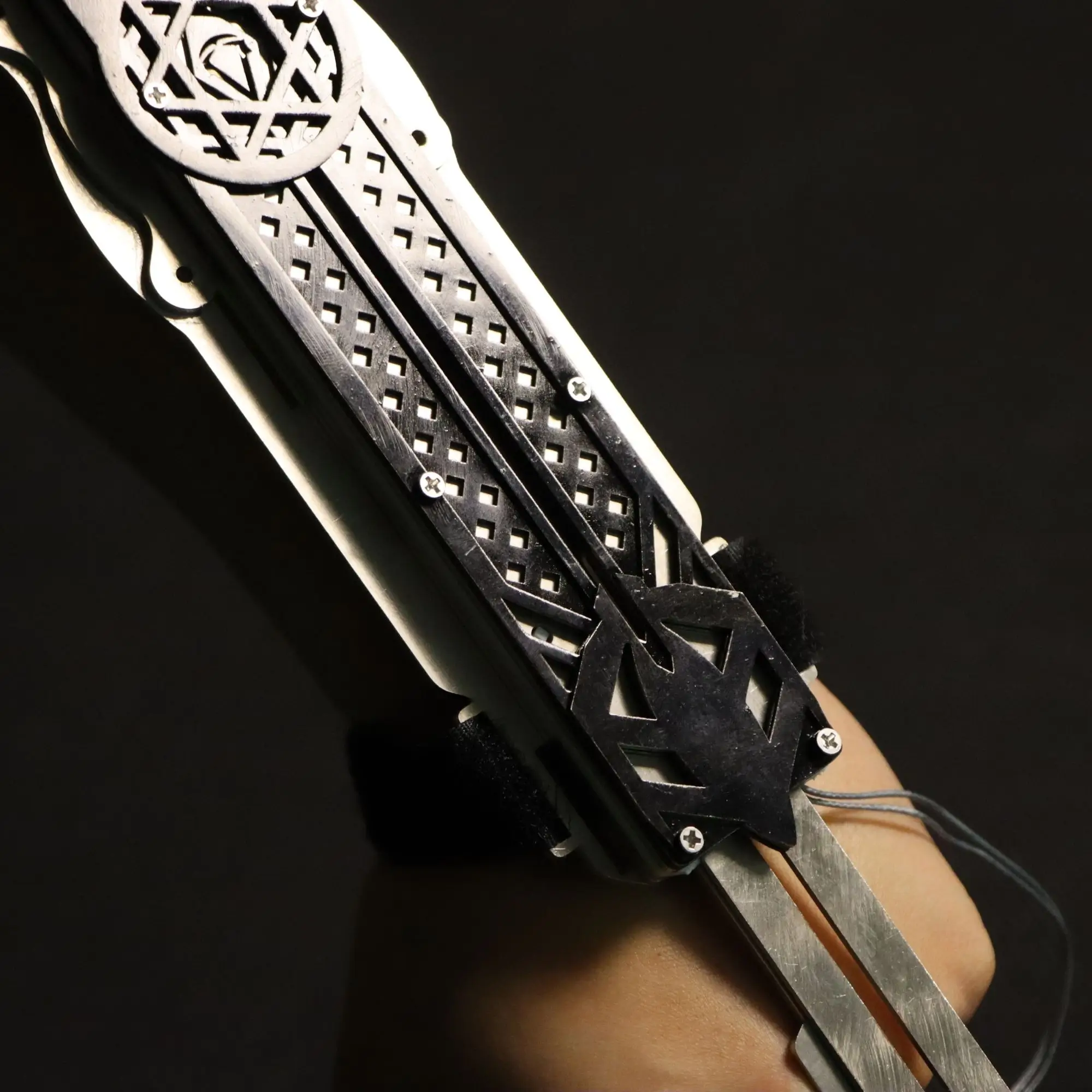 Hidden Blade Metal Assassin's hidden blade image 4