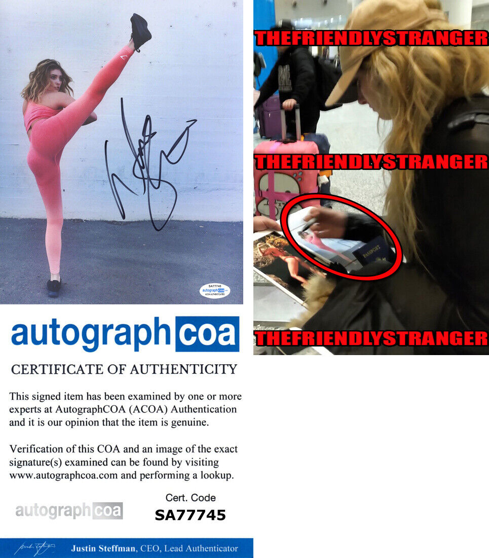 WILLOW SHIELDS signed Autographed 8X10 Photo Poster painting PROOF d SEXY Hunger Games ACOA COA