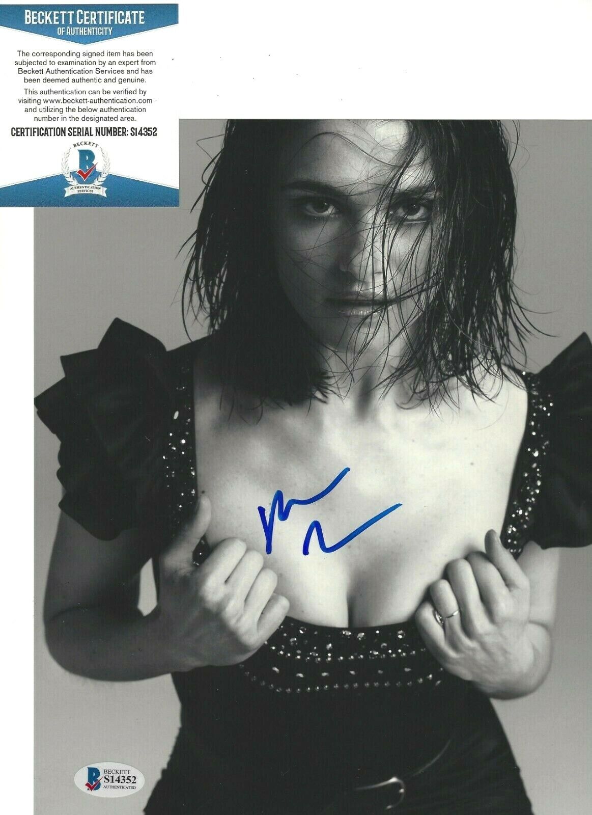 SEXY ACTRESS RACHEL WEISZ HAND SIGNED 8X10 Photo Poster painting BECKETT COA THE LOBSTER MUMMY