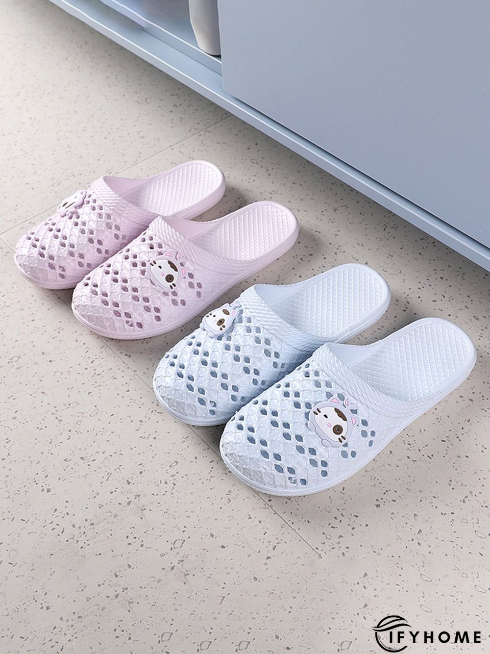 Casual Cartoon Cat Hollow out Bathroom Slippers | IFYHOME