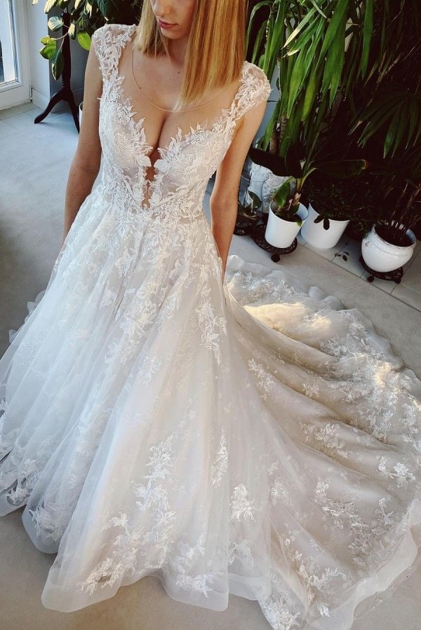 Luluslly Modern Scoop Backless Train Wedding Dress Lace Appliques