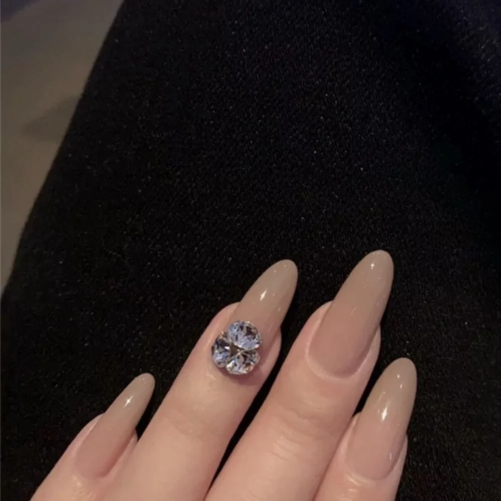 24Pcs Luxe Shining Rhinestone Wedding False Nails Transparent Glitter Gems Crown Designed Square Full Short Fake Art Bride-Nail Inspo