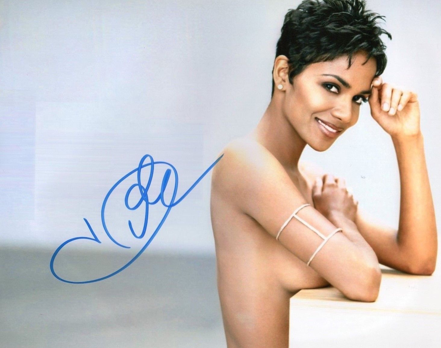 HALLE BERRY AUTOGRAPHED SIGNED A4 PP POSTER Photo Poster painting PRINT 35