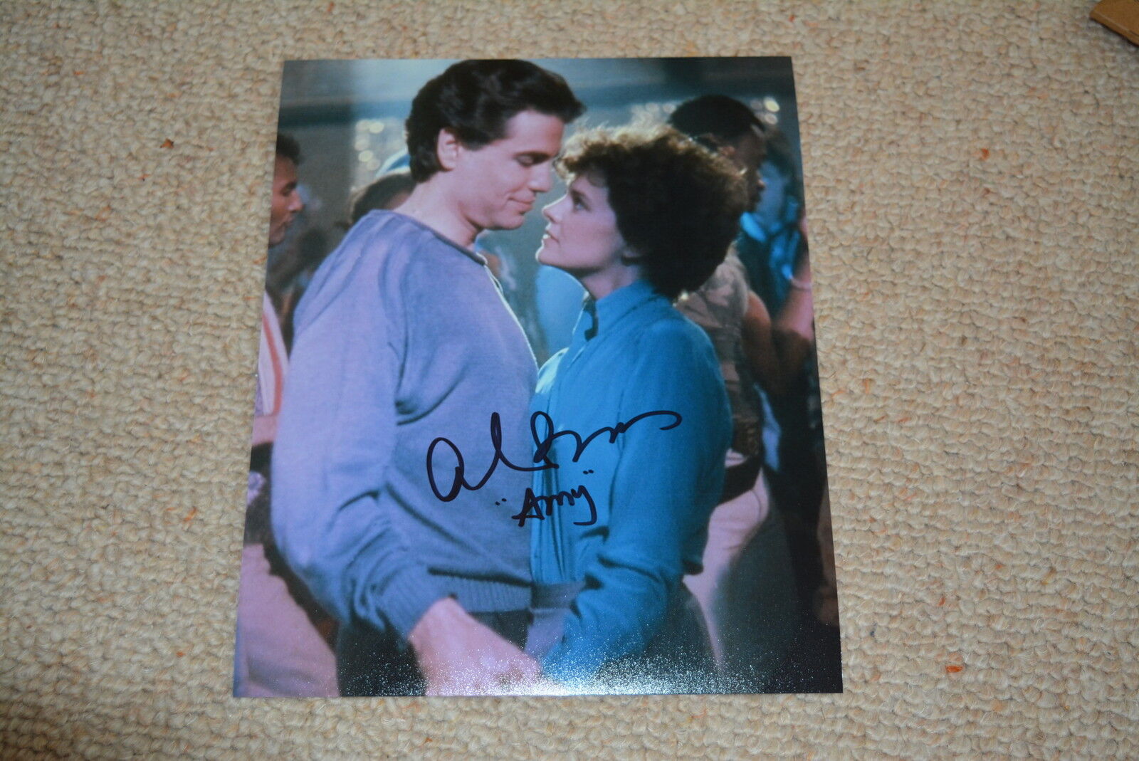 AMANDA BEARSE signed autograph In Person 8x10 (20x25 cm) FRIGHT NIGHT