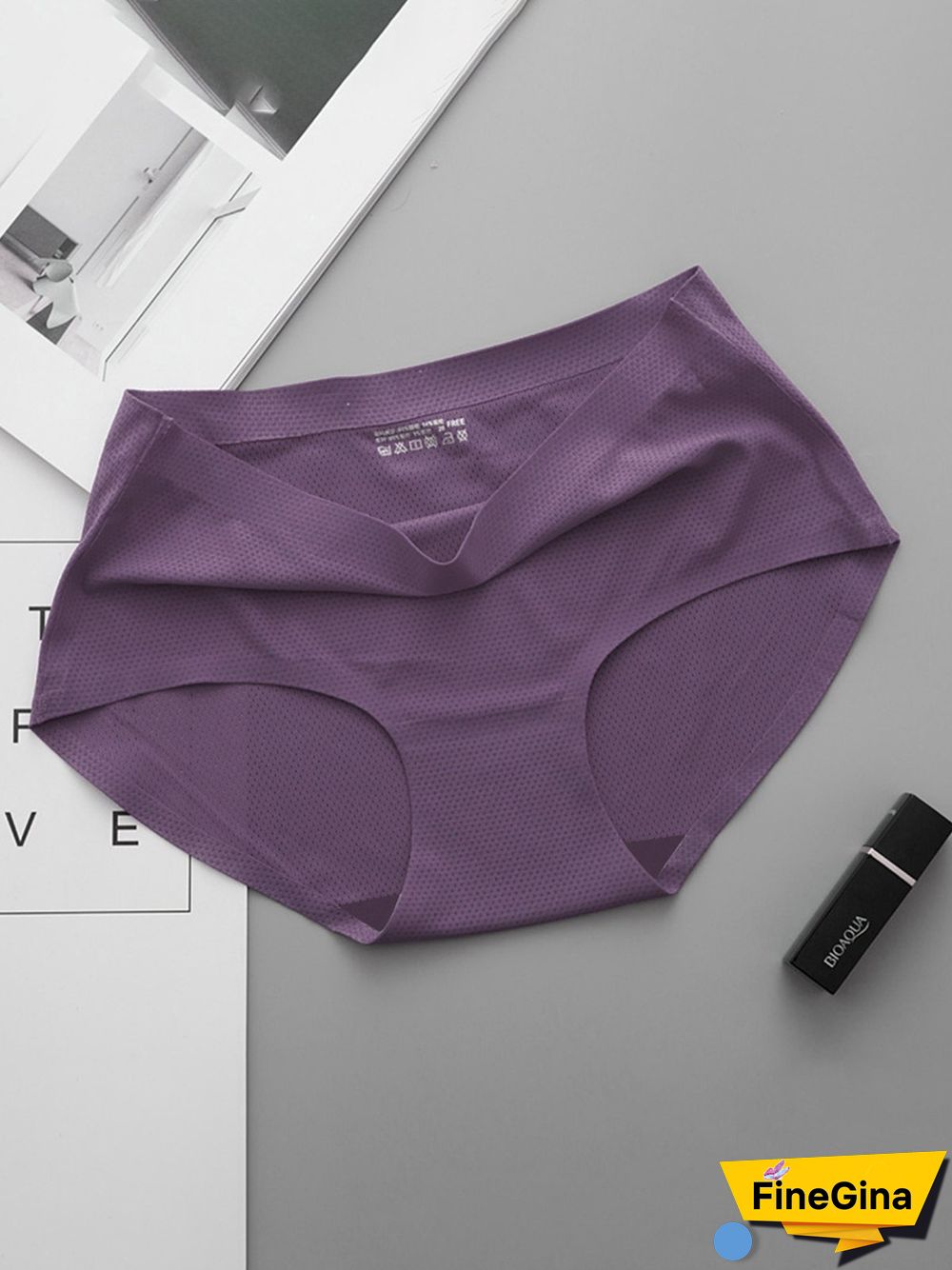 Women's Breathable Ice Silk Seamless Briefs One Piece Cotton Bottom Crotch Mid Waist Panties Plus Size
