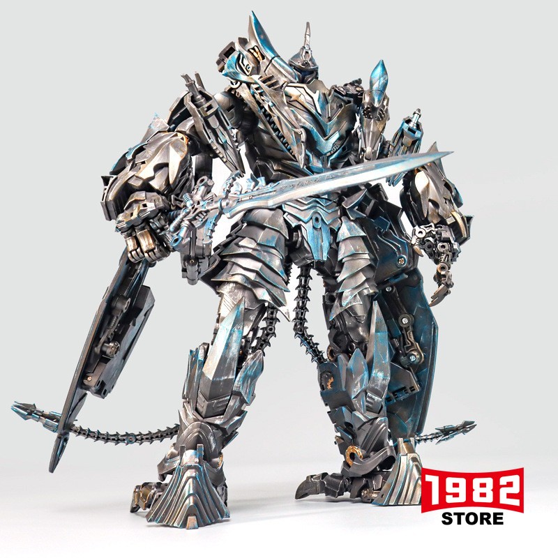 Baiwei TW-1104 Strafe Pterosaur 3rd Party Transformers Action Figure Model Transformable Pterosaur Mode Collectible Toy for US Adult Fans Display & Gifting with High-Quality Material and Character-Accurate Details
