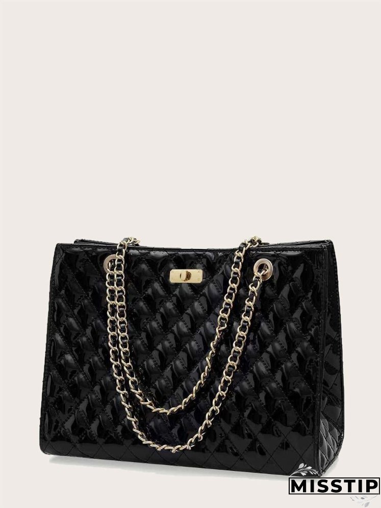 Random Twist Lock Quilted Chain Bag