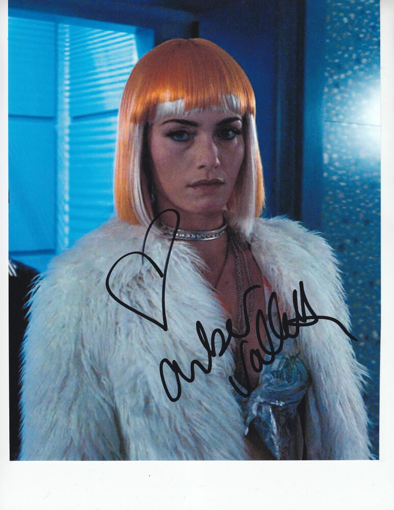 Amber Valletta - GAMER  - signed 8x10