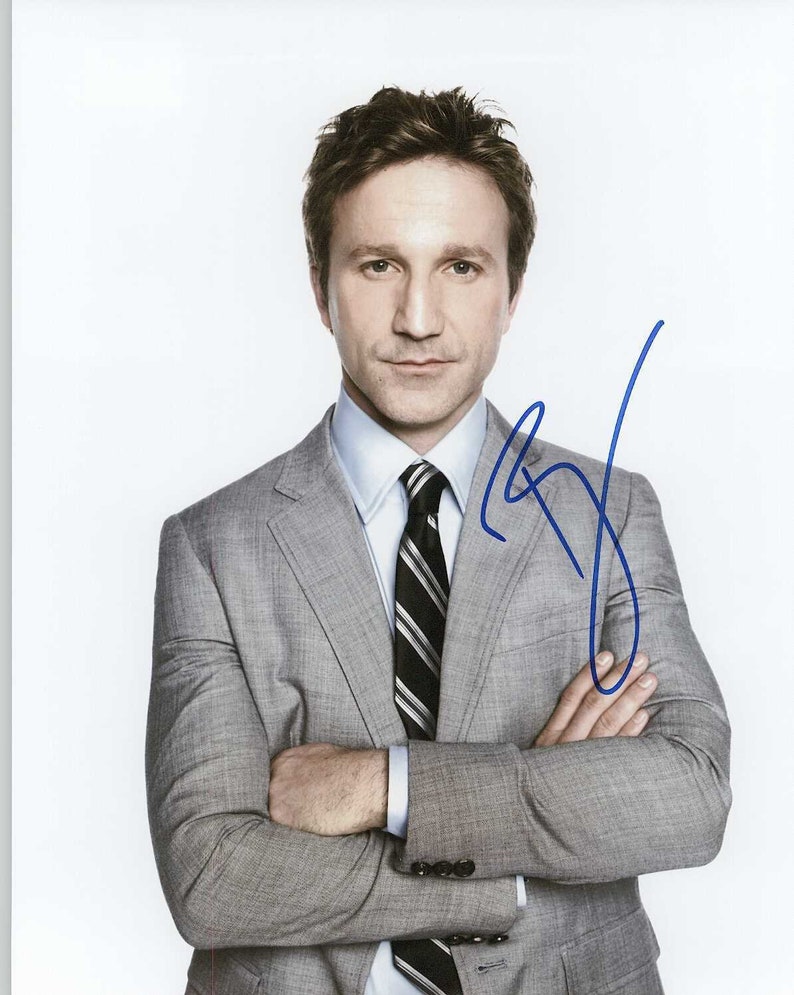 Breckin Meyer Signed Autographed Glossy 8x10 Photo Poster painting - COA Matching Holograms