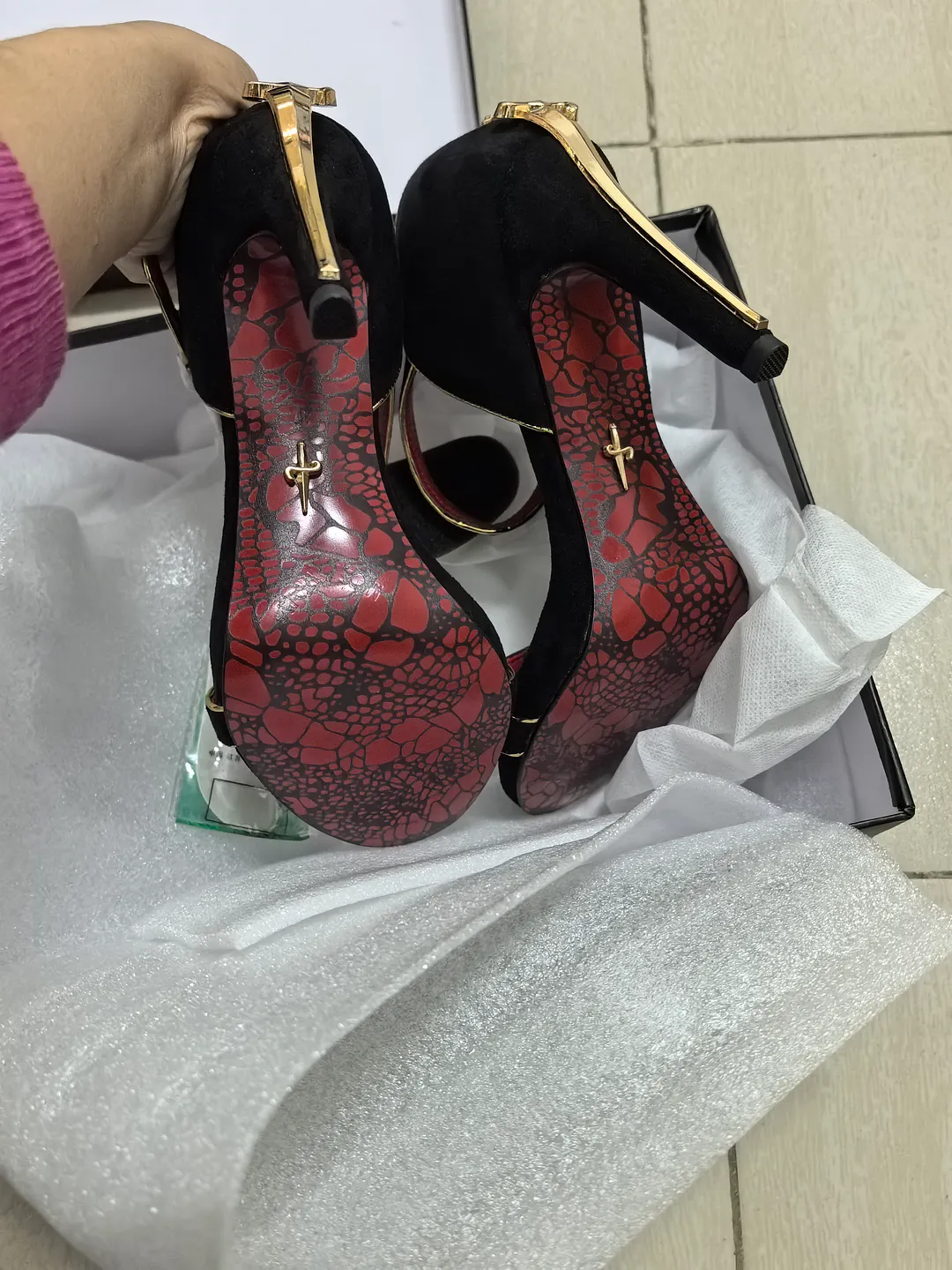 Insert the sharp blade into the heart 🗡️  Cesare Paciotti Dagger High Heels