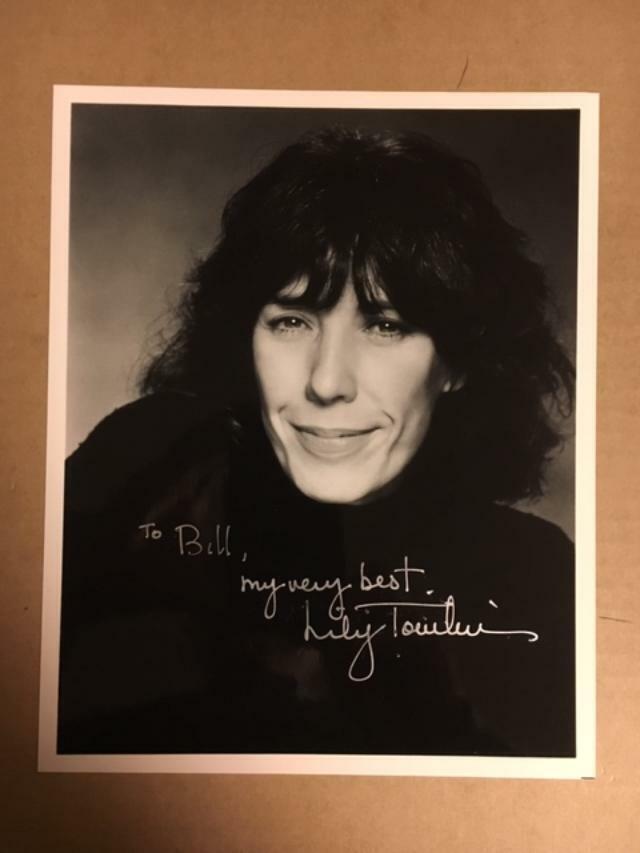 Lilly Tomlin Boldly Signed 8x10 Photo Poster painting with Auction House COA