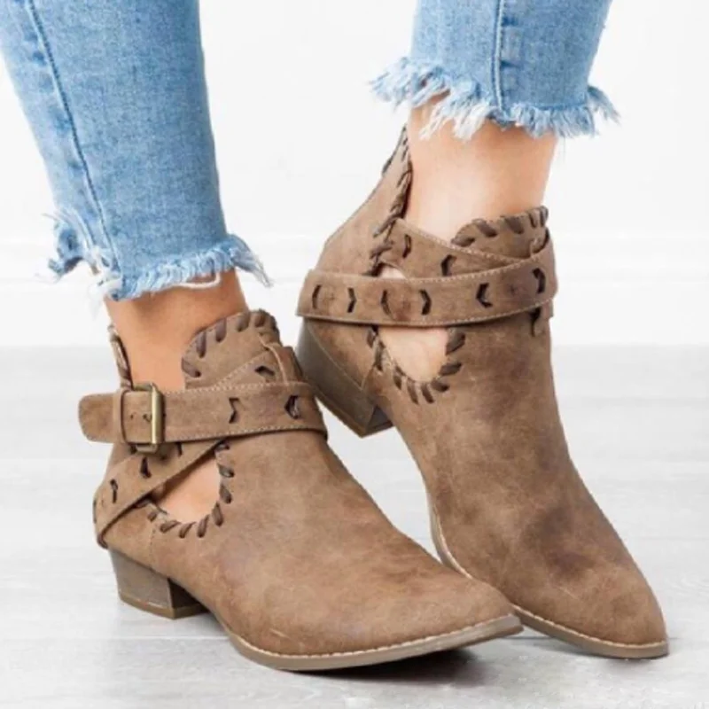 Thick heel V-neck nude boots