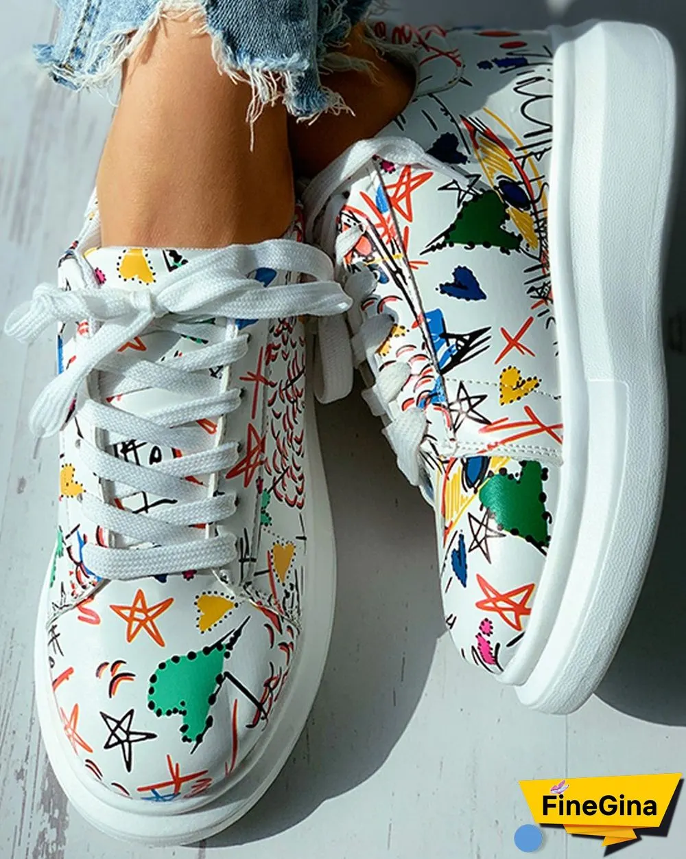 Doodle Print Eyelet Lace-up Muffin Sneaker