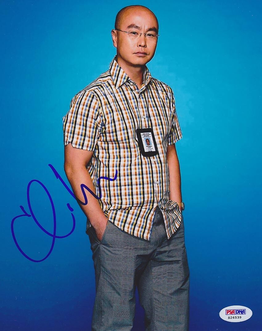 C. S. Lee SIGNED 8x10 Photo Poster painting Vince Masuka Dexter PSA/DNA AUTOGRAPHED