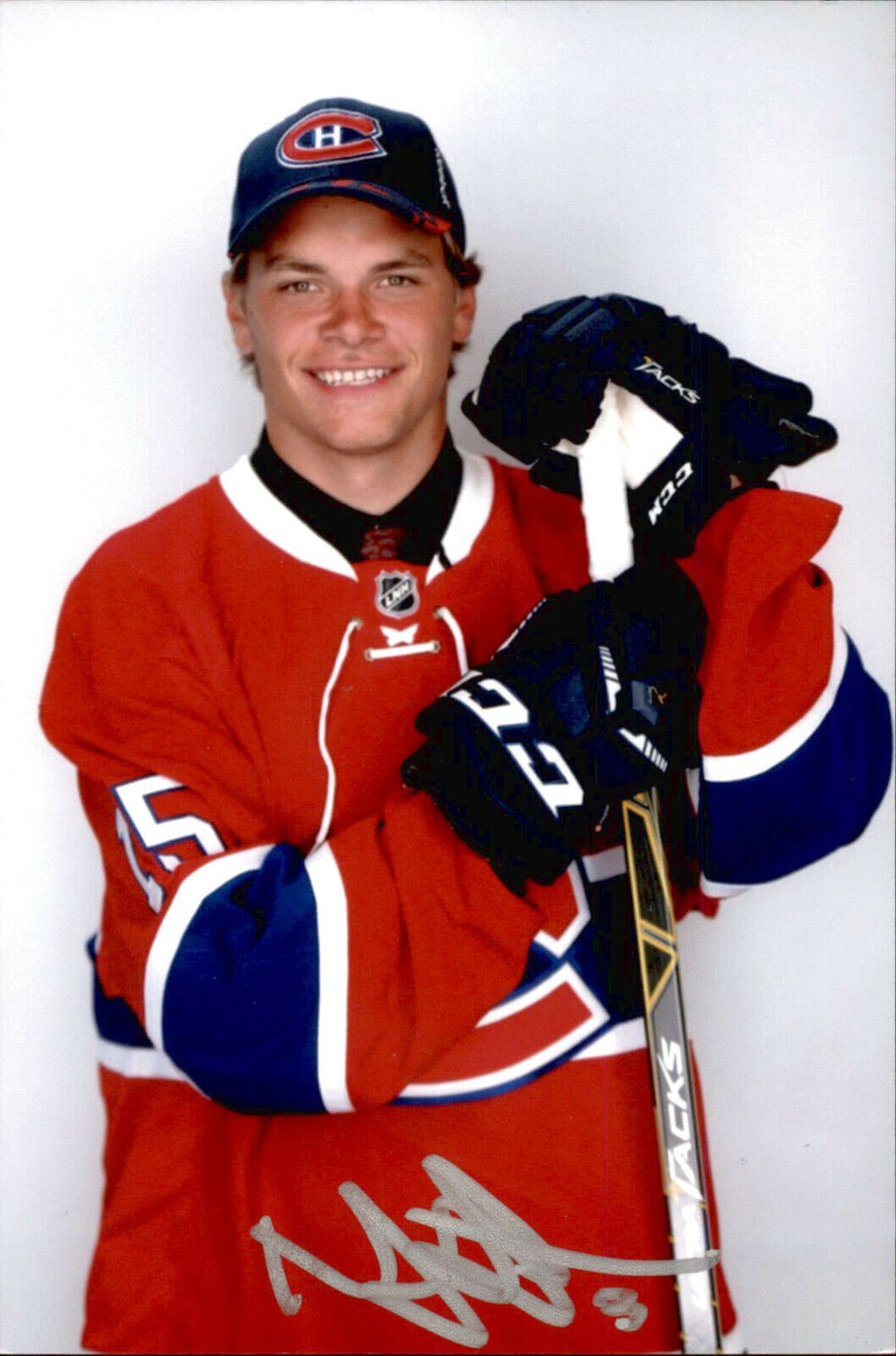 Noah Juulsen SIGNED 4x6 Photo Poster painting MONTREAL CANADIENS #3