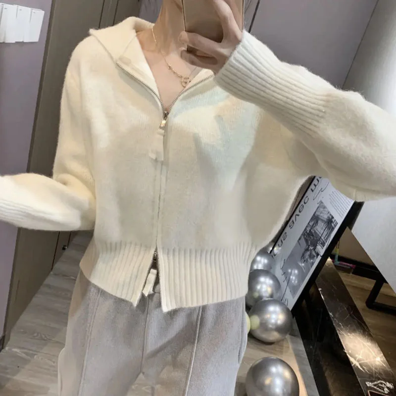 Uveng Uveng Zipper Sweater Jacket Cardigan 2024 Spring And Autumn Wear A Small Design Of Small Short Hooded Knitted Shirt