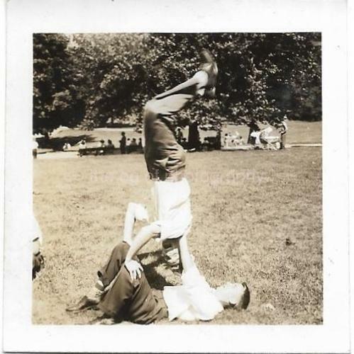 Vintage SMALL FOUND Photo Poster paintingGRAPH bw MEN AT PLAY Original 1940′s Portrait 19 13 S