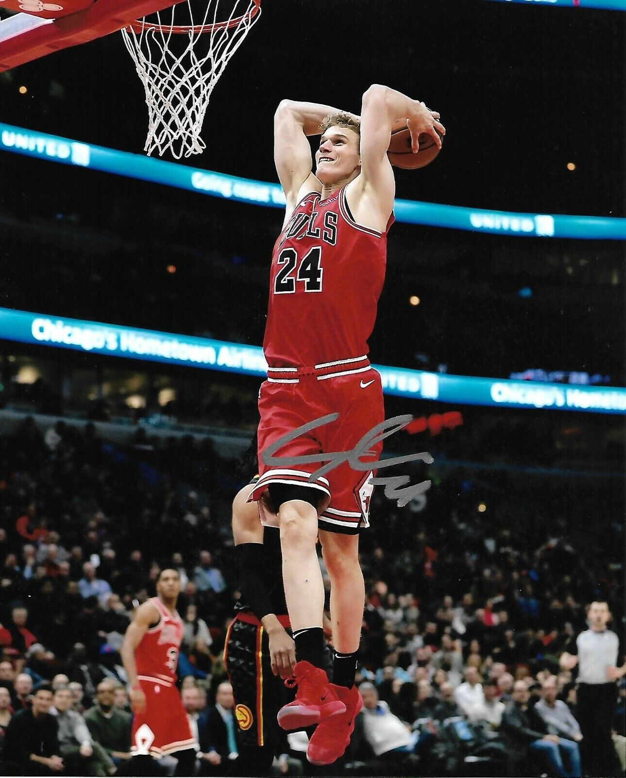 LAURI MARKKANEN signed autographed CHICAGO BULLS Dunking 8x10 Photo Poster painting w/ COA