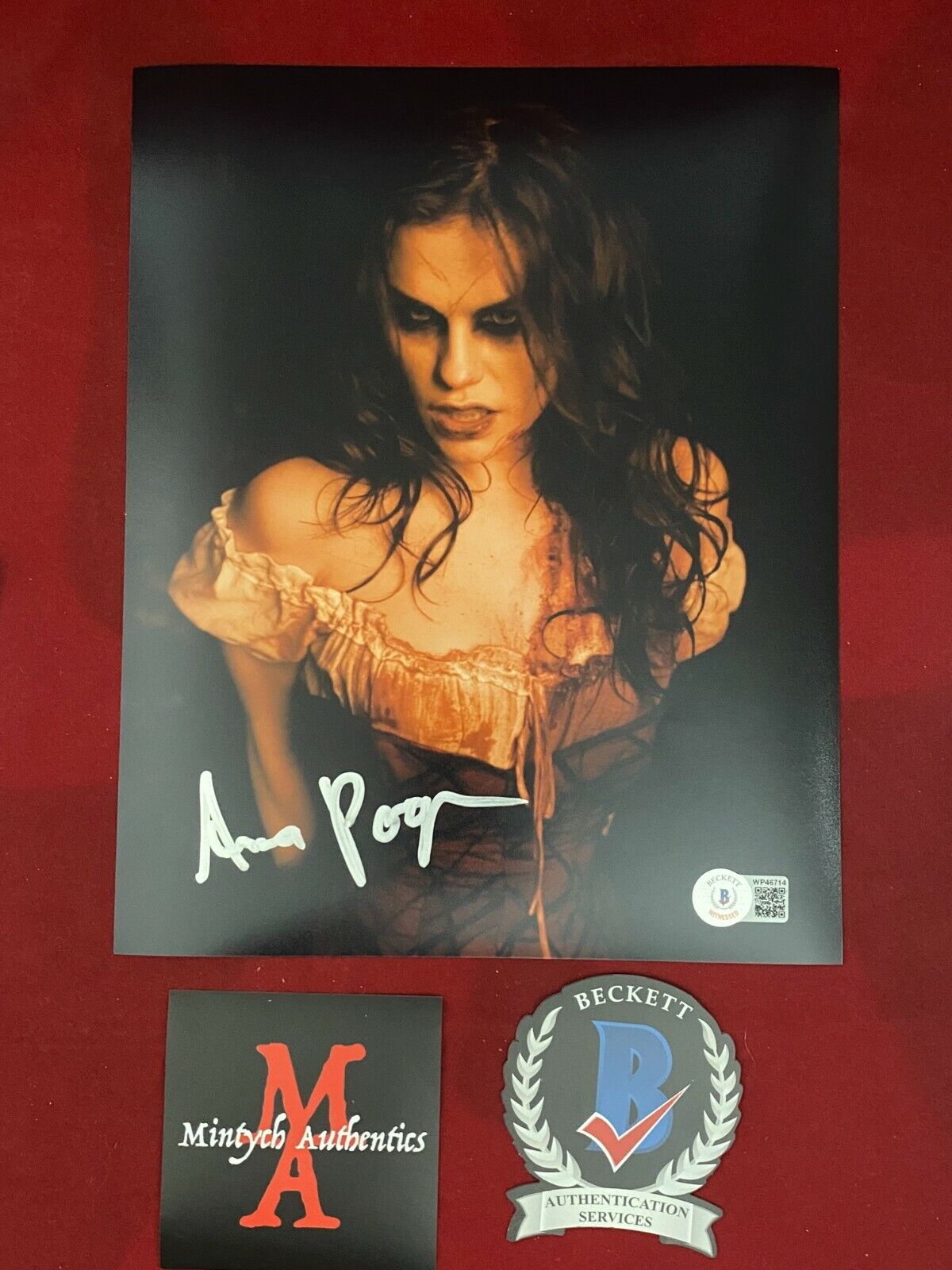 ANNA PAQUIN AUTOGRAPHED SIGNED 8x10 Photo Poster painting! TRICK 'R TREAT! LAURIE! BECKETT COA!