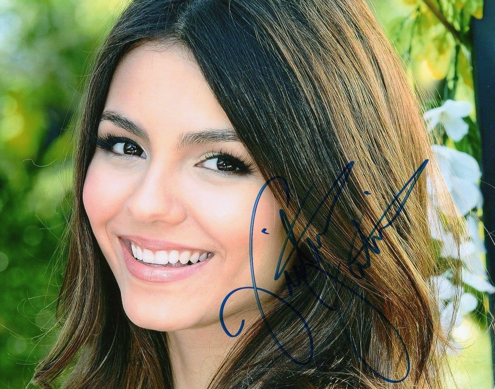 VICTORIA JUSTICE AUTOGRAPHED SIGNED A4 PP POSTER Photo Poster painting PRINT 5