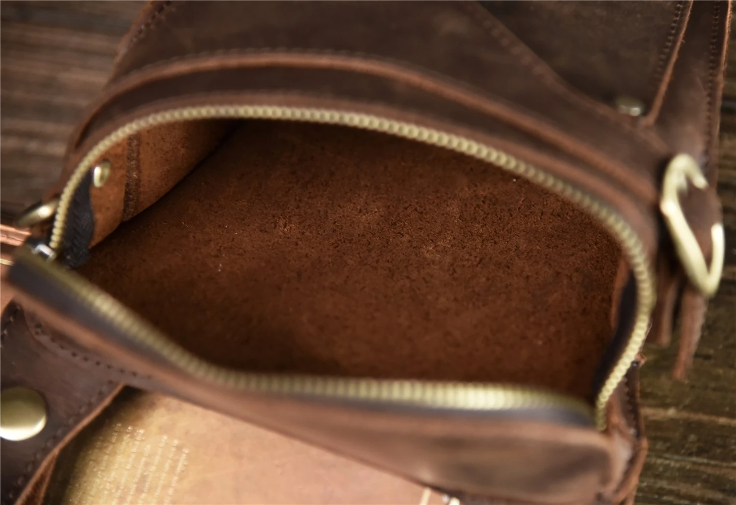 Fanny Pack for Men, Genuine Leather Outdoor Locomotive Waist Bag Shoulder Bag