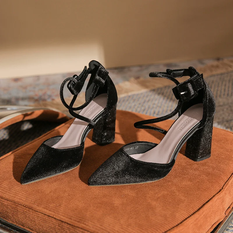 Churchf Churchf Spring / Summer 2023 New Gentle Word Buckle Pointed Heels Thick Heel Sequin Single Shoes Versatile Fashion