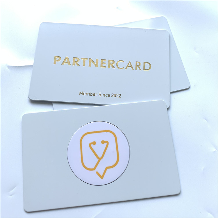 Tap to go links Luxury Matte White Metal Digital business smart card with gold print