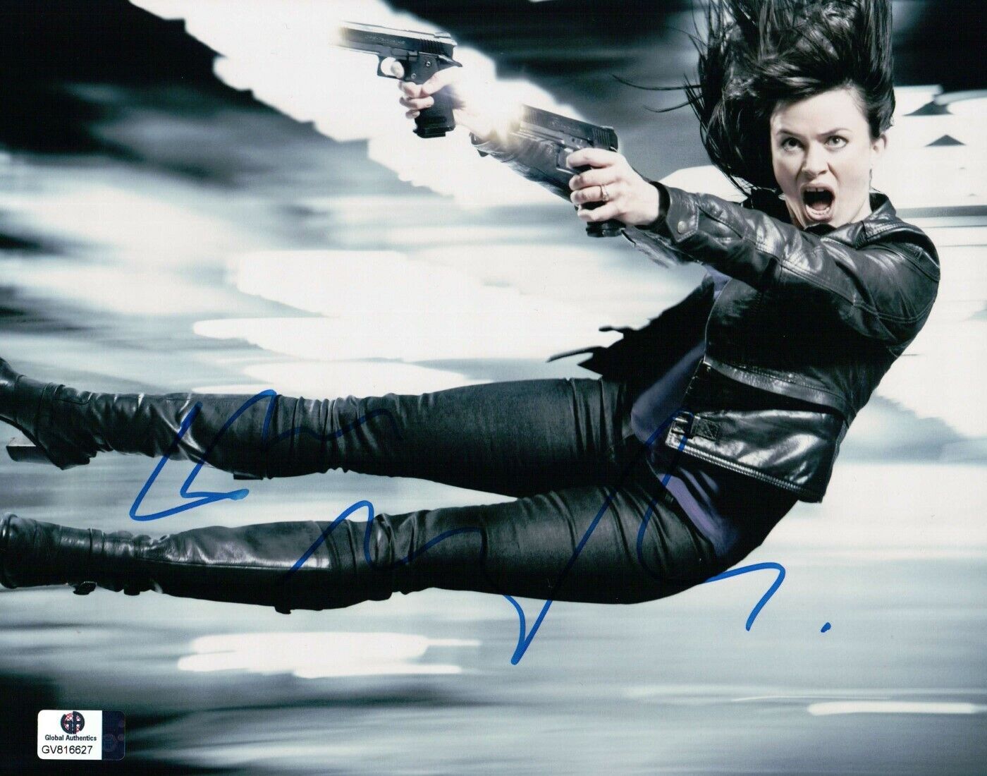 Eve Myles Signed Autographed 8X10 Photo Poster painting Torchwood Double Pistols in Air GV816627