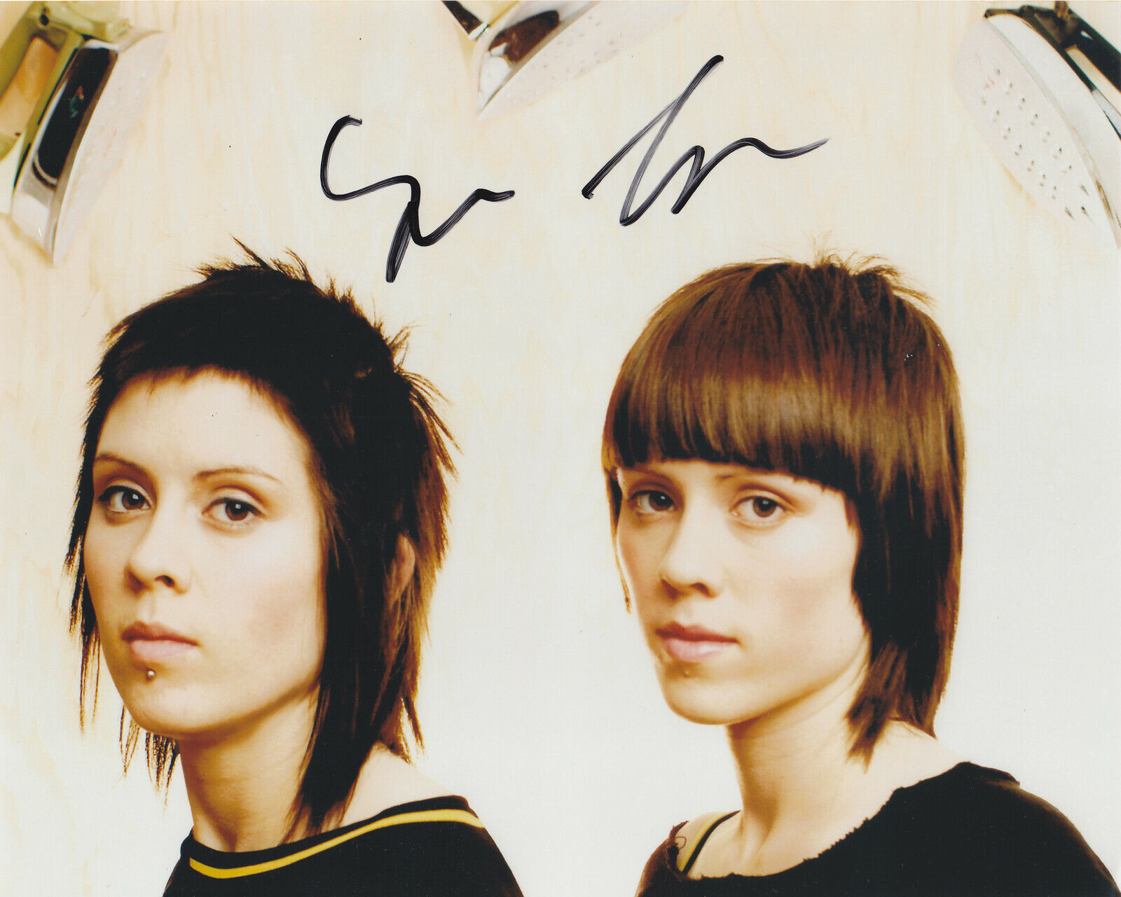 TEGAN AND SARA QUINN SIGNED AUTOGRAPH 8X10 Photo Poster painting PROOF #3