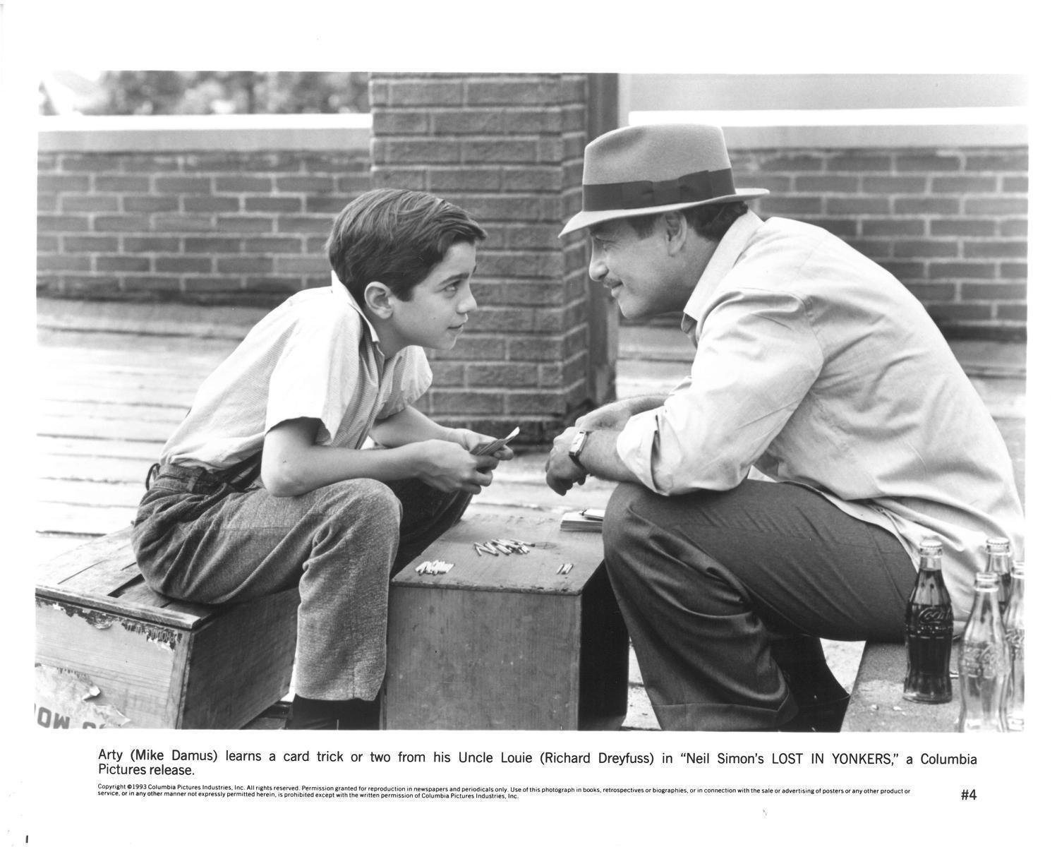 Richard Dreyfuss 'Lost In Yonkers' Unsigned Glossy 8x10 Photo Poster painting US#447