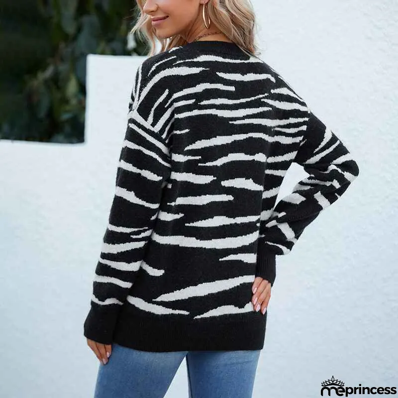 Modern and Versatile Pullover