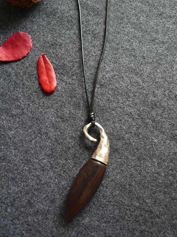 Cropped Fashion Black Wood Necklace