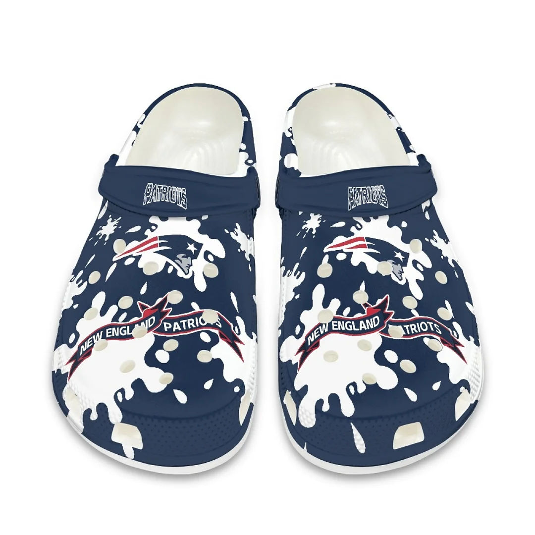 Crocs/beach shoes