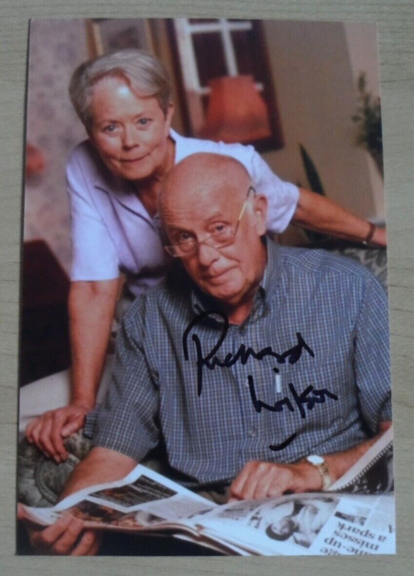 Richard Wilson Signed 6x4 Photo Poster painting One Foot In The Grave Victor Autograph + COA