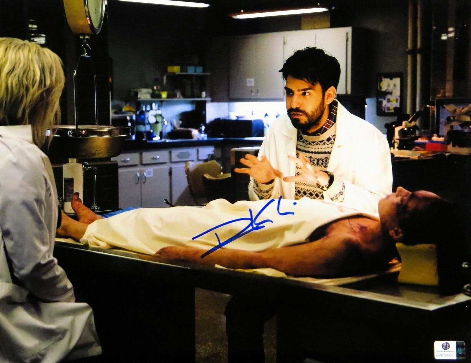 Rahul Kohli Signed Autographed 11X14 Photo Poster painting iZombie over Body GV830007