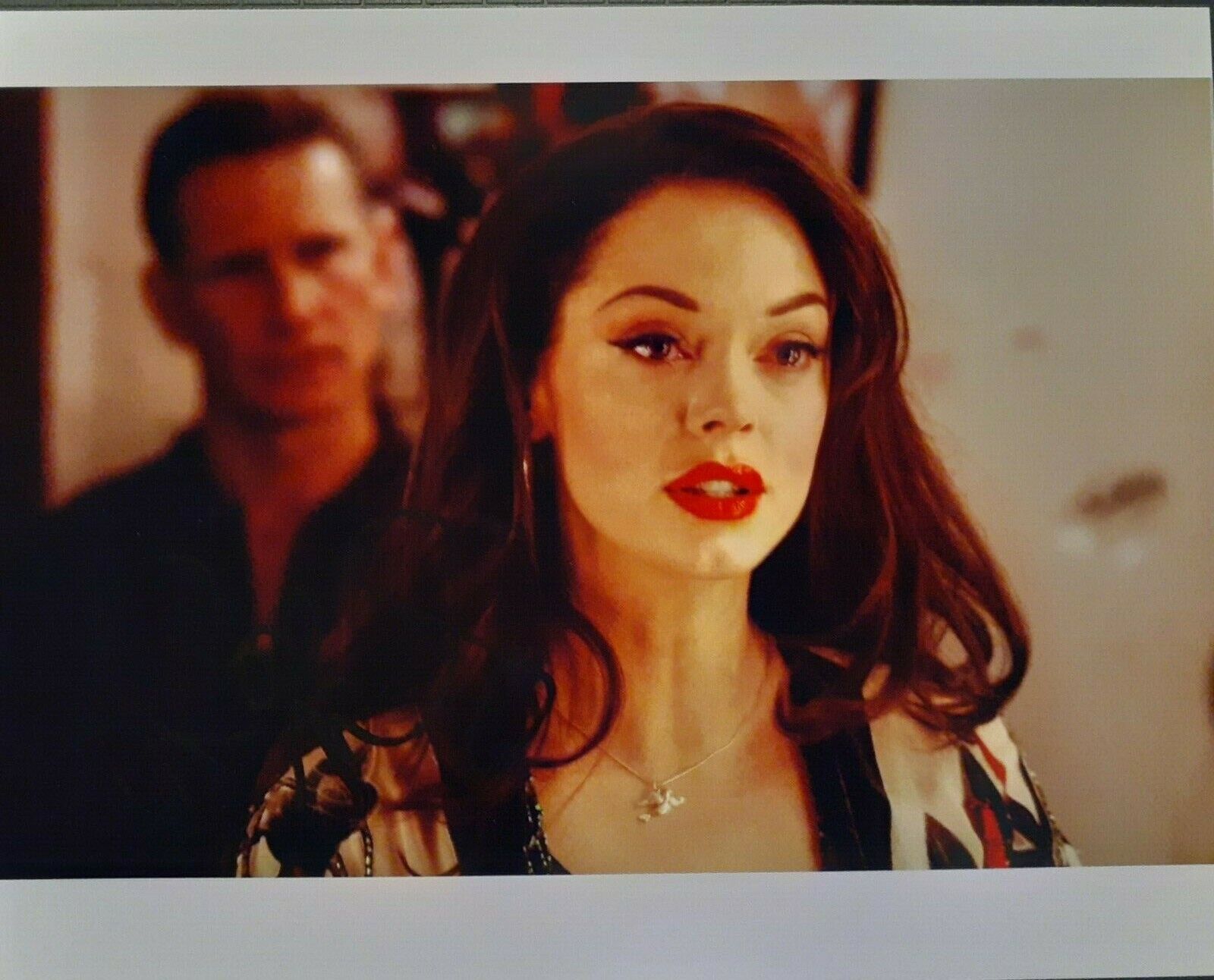 Rose McGowan signed 8x10