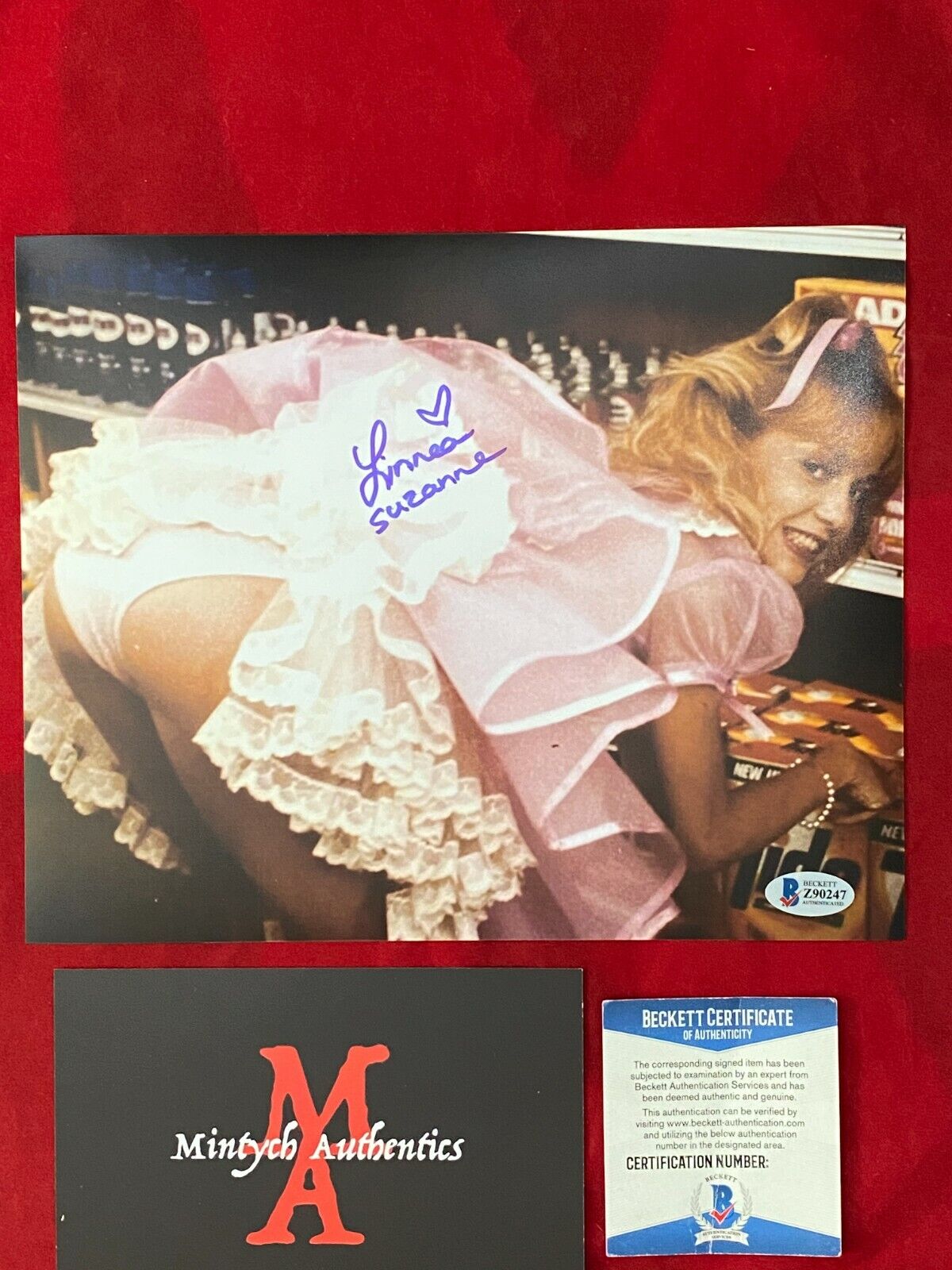 LINNEA QUIGLEY SIGNED 8x10 Photo Poster painting! NIGHT OF THE DEMONS! BECKETT COA! HORROR!