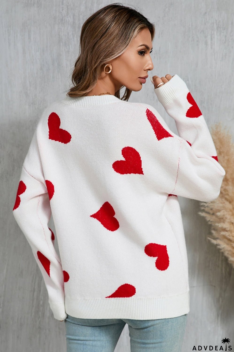 Heart-shaped crew neck sweater with dropped shoulders