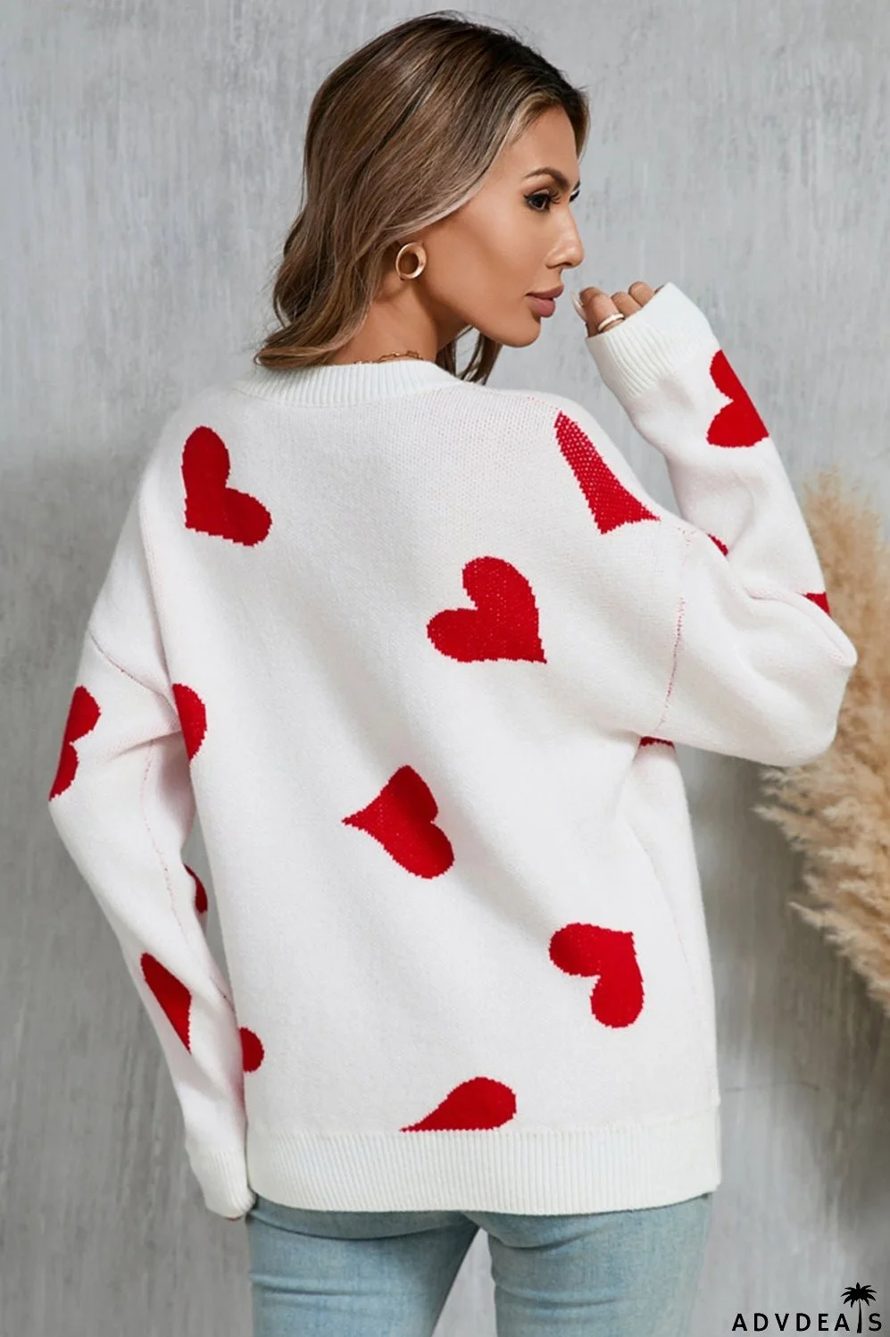 Heart-shaped crew neck sweater with dropped shoulders