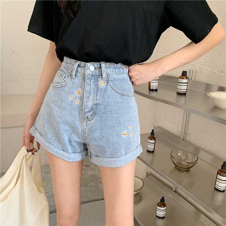 Cute Daisy Flowers Embroidered Loose Cuffed Denim Shorts