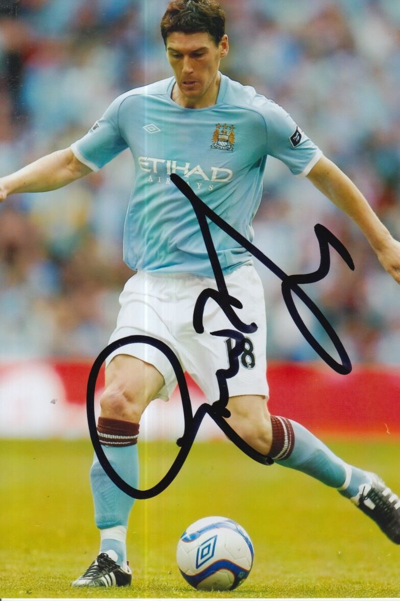 MANCHESTER CITY HAND SIGNED GARETH BARRY 6X4 Photo Poster painting 1.