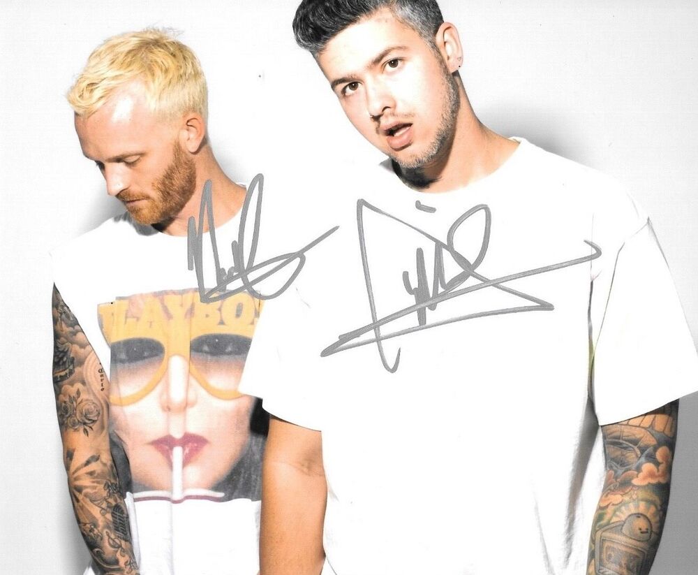 * GIRLFRIENDS BAND * signed 8x10 Photo Poster painting * TRAVIS MILLS & NICK GROSS * 2