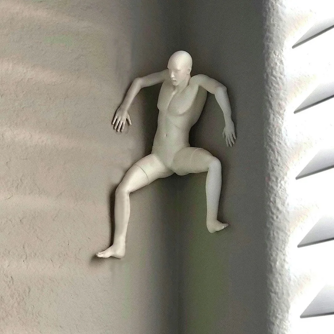 Corner Figure ‘Frightened’ Wall Decoration 