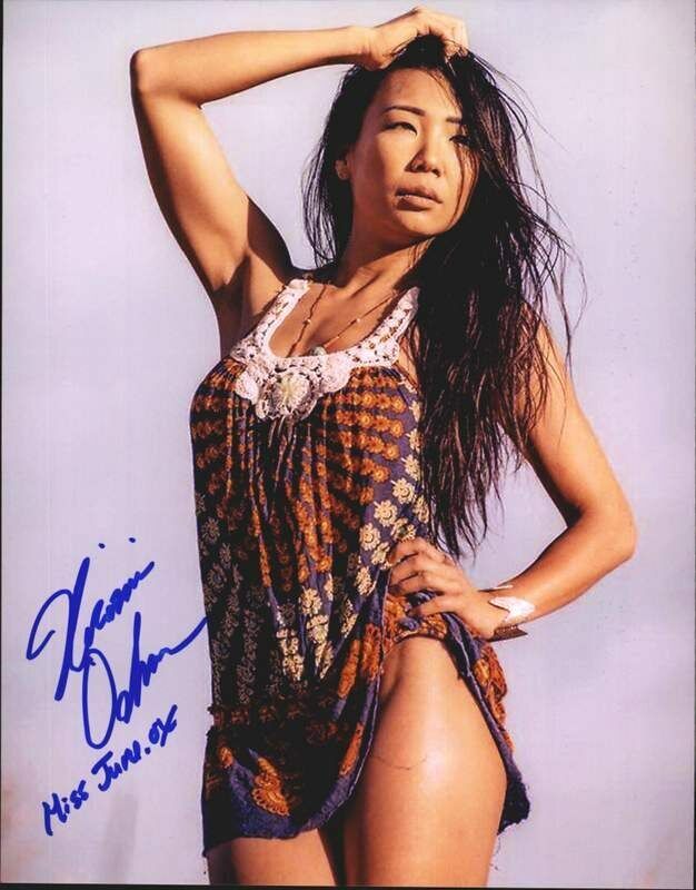 Playboy model Hiromi Oshima signed sexy 8x10 Photo Poster painting -PROOF- -CERTIFICATE- (B209