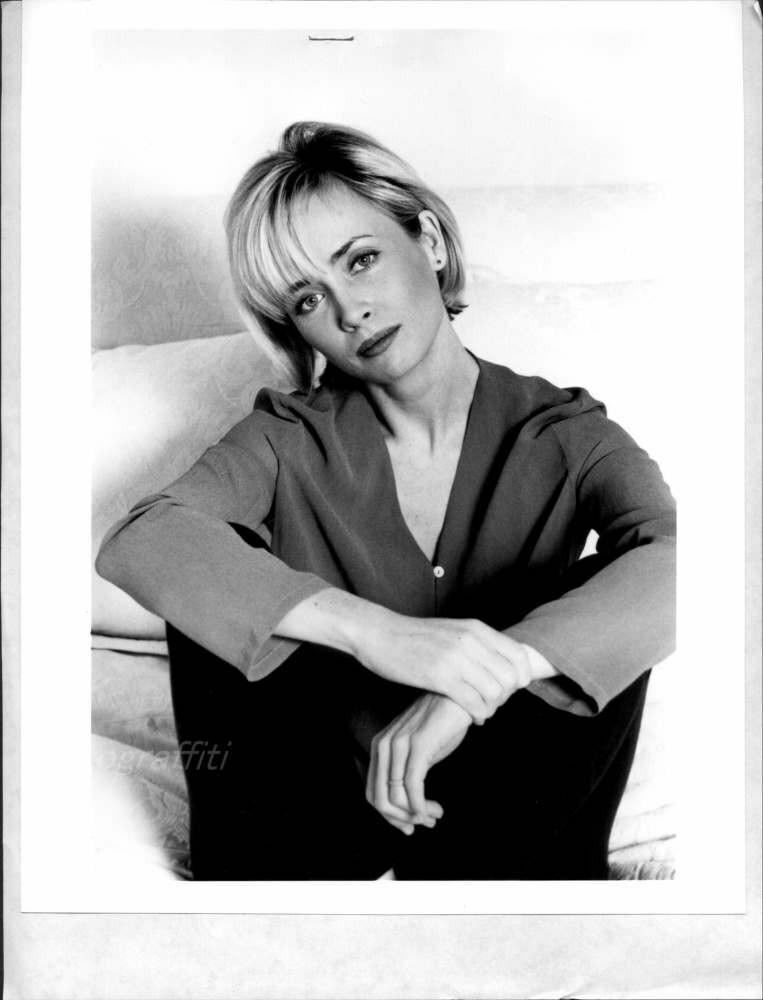 Lysette Anthony - 8x10 Headshot Photo Poster painting - Husbands & Wives