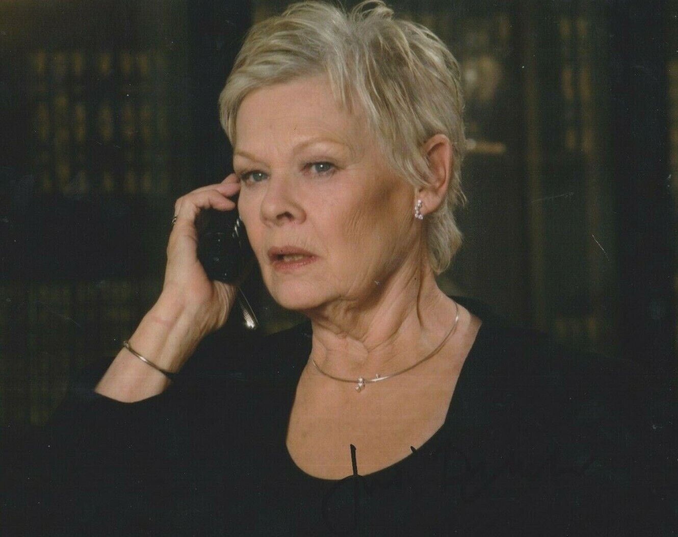 Dame Judi Dench **HAND SIGNED** 8x10 Photo Poster painting ~ AUTOGRAPHED ~ James Bond